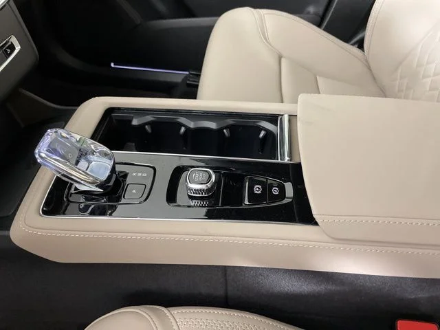 2025 Volvo XC90 Core - Photo 32