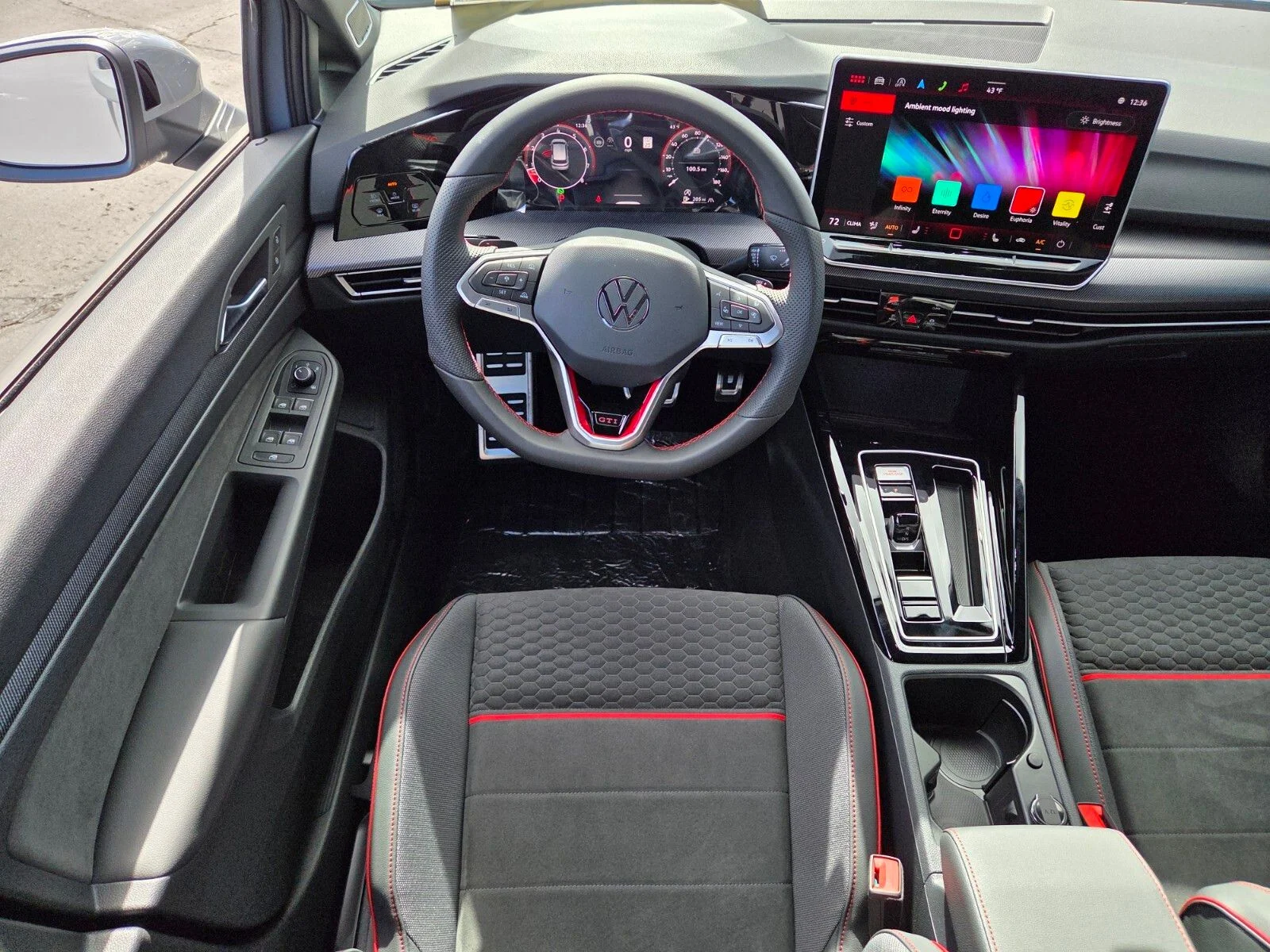 2025 Volkswagen Golf GTI SE - Photo 9