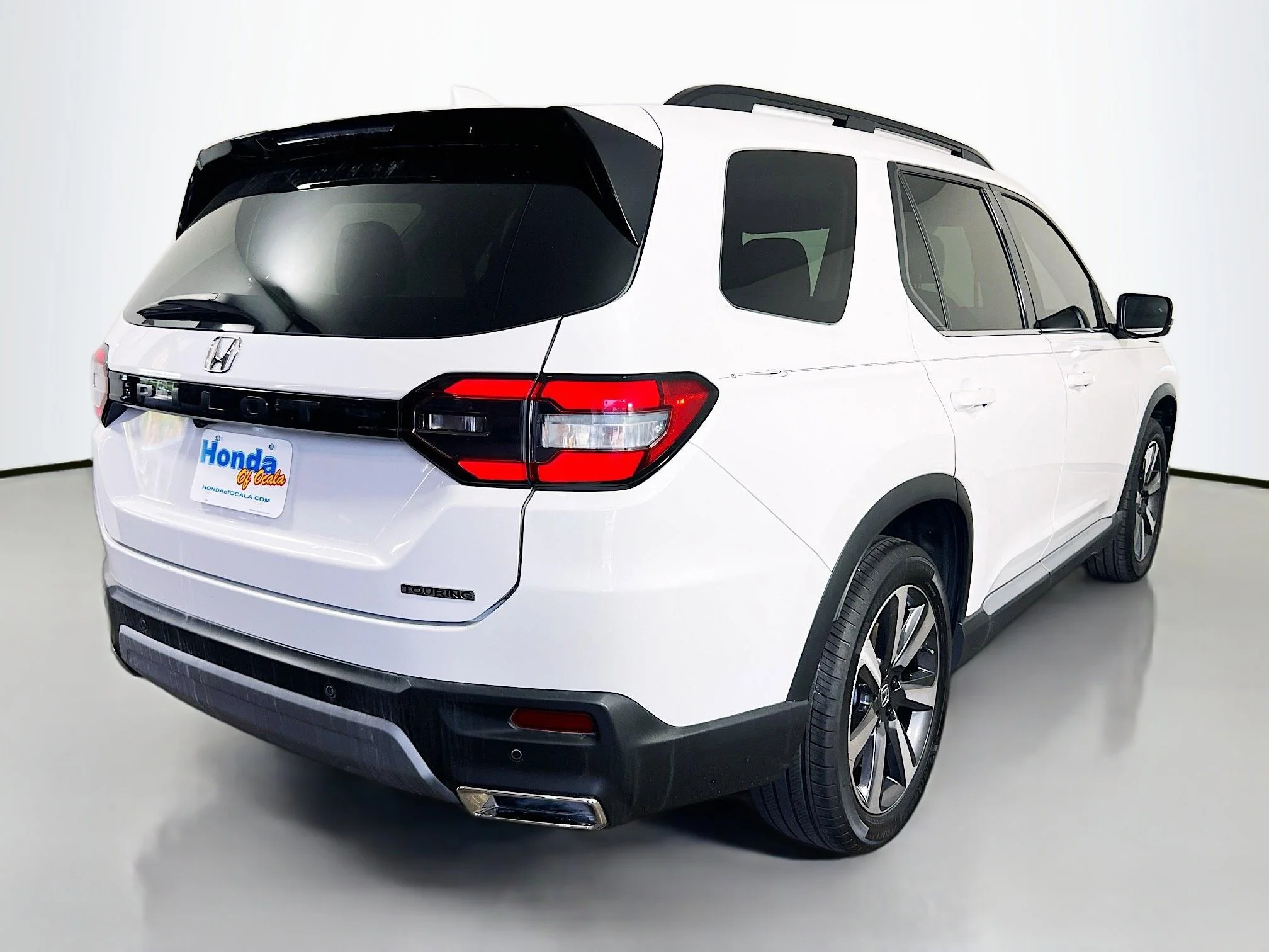 Certified Used 2025 Platinum White Pearl Honda 2WD Touring image 41