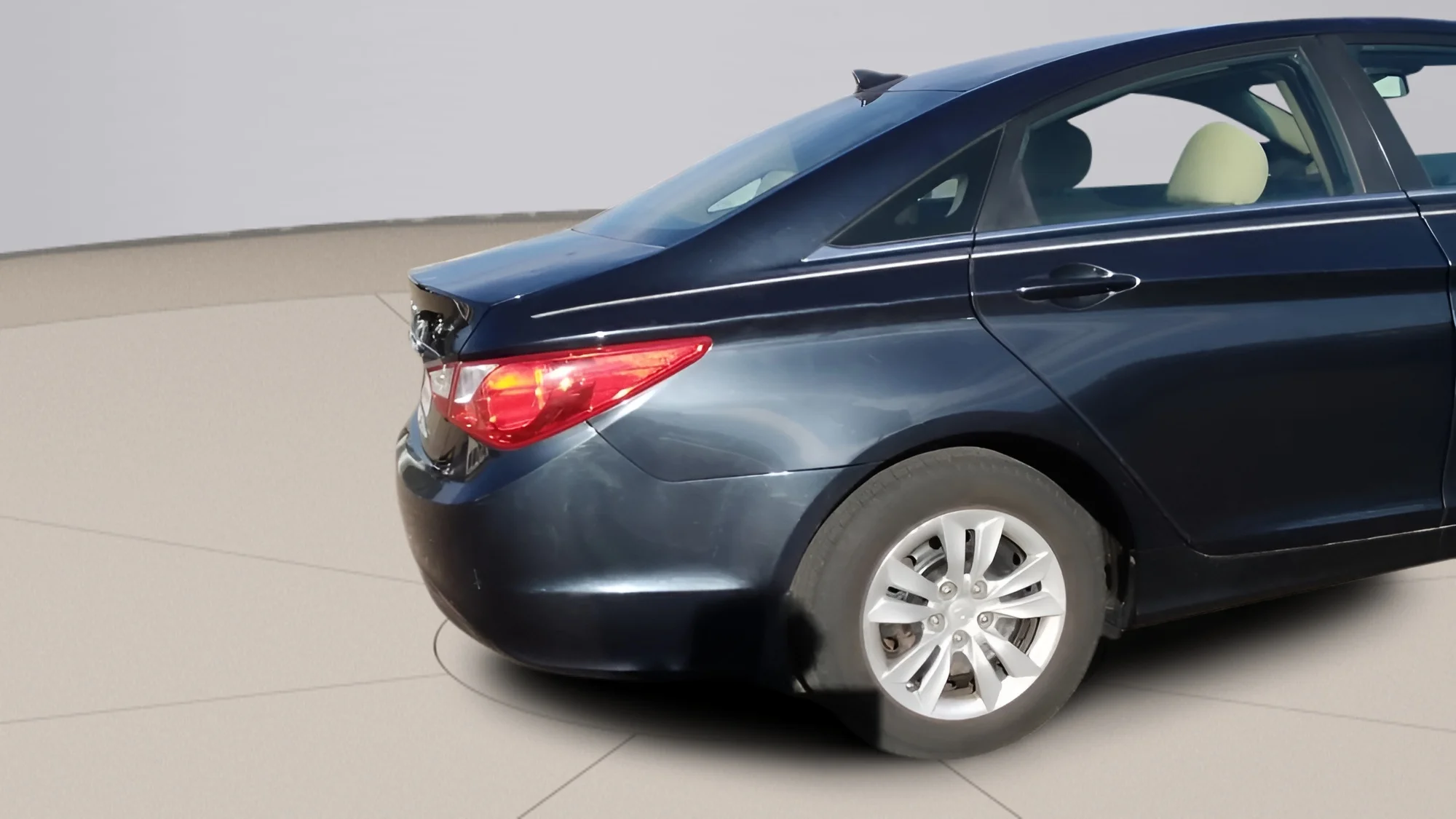Used 2012 Gray Hyundai GLS image 8