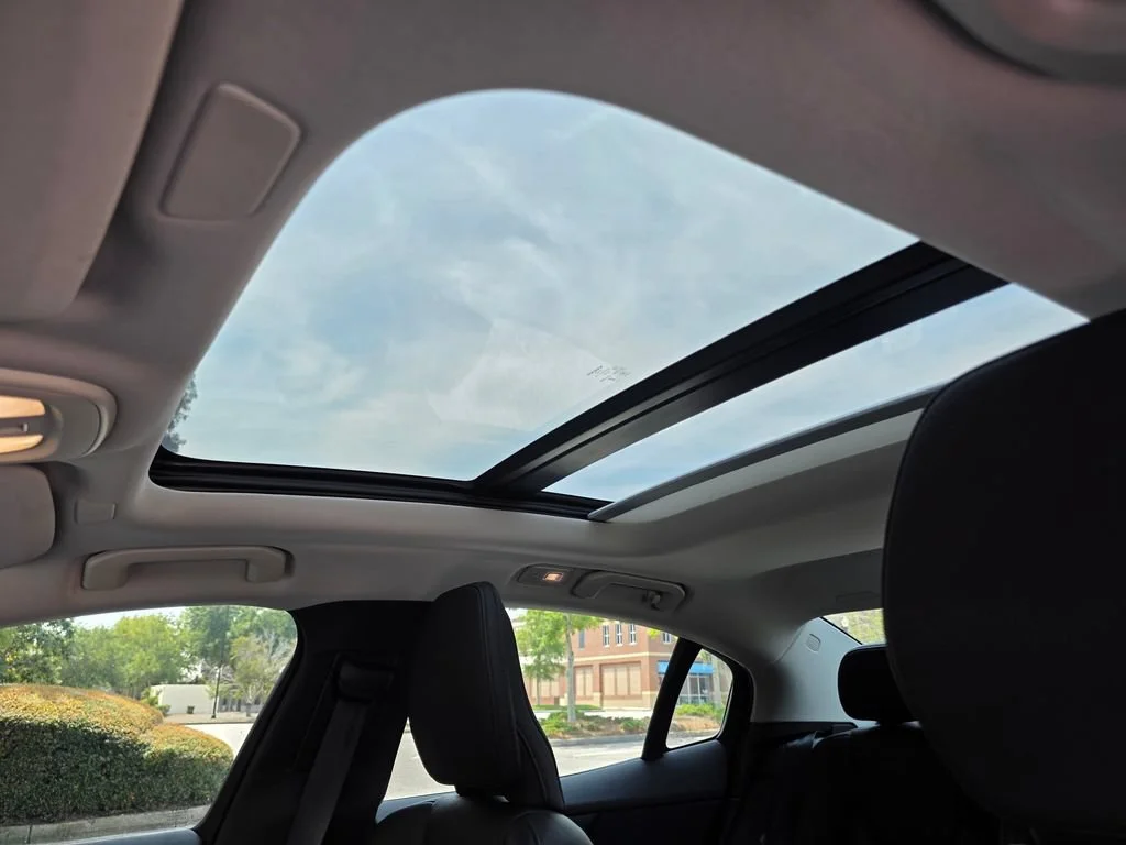 Used 2024 White Volvo T8 Ultimate Dark Theme image 26