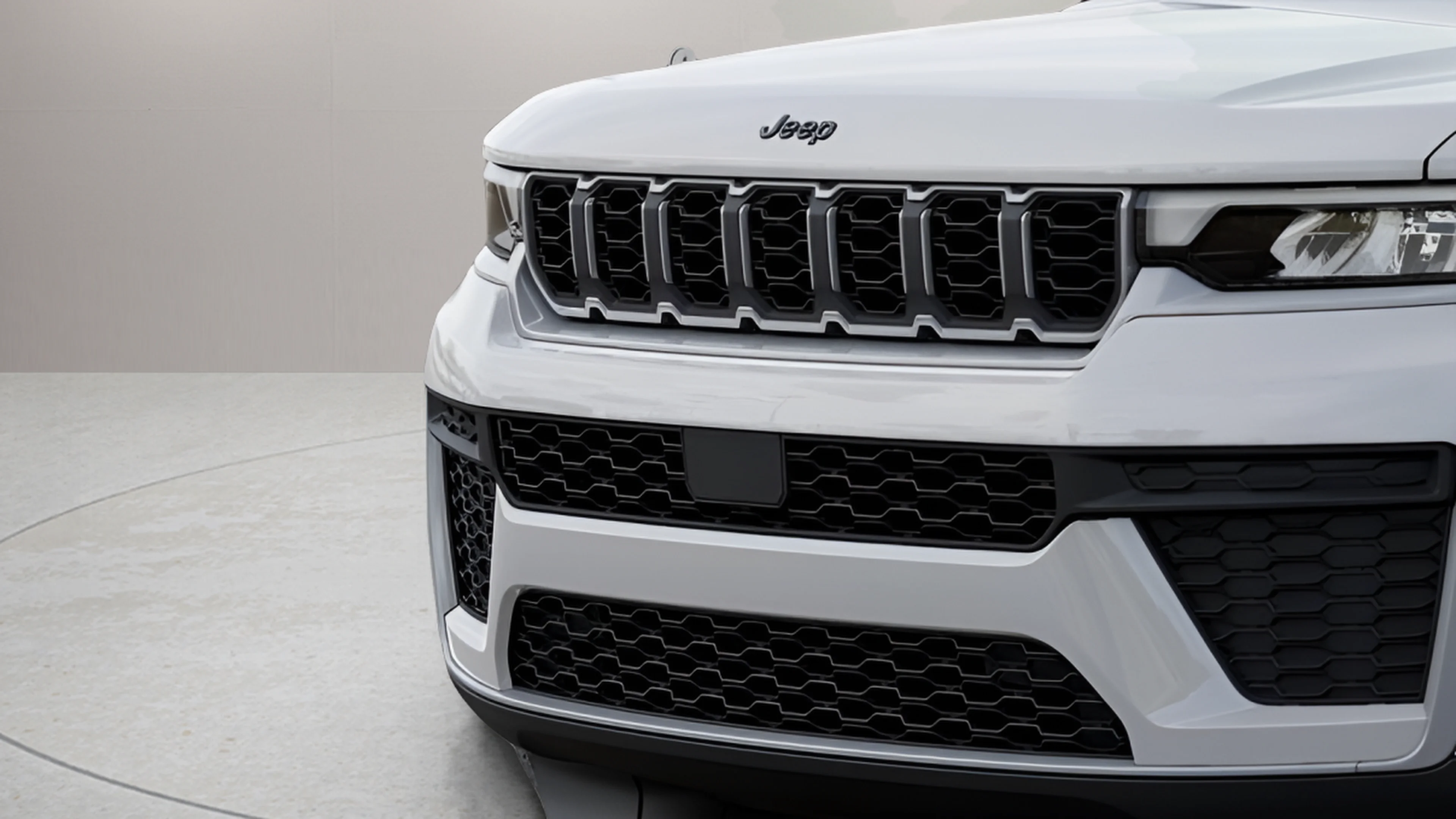 New 2026 Bright White Clearcoat Jeep Laredo Altitude image 2