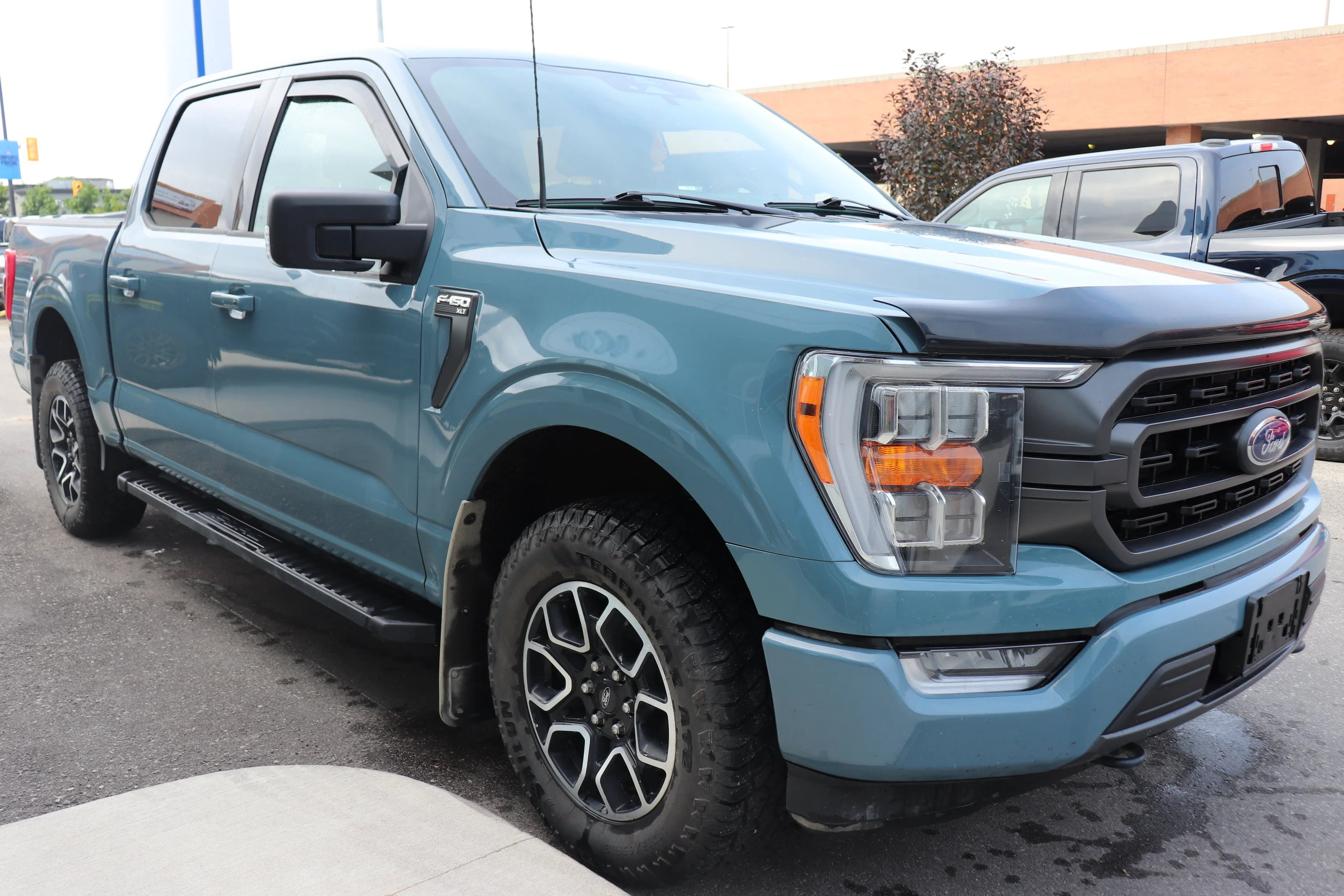 Used 2023 Blue Ford XL 4WD SuperCrew 5.5
