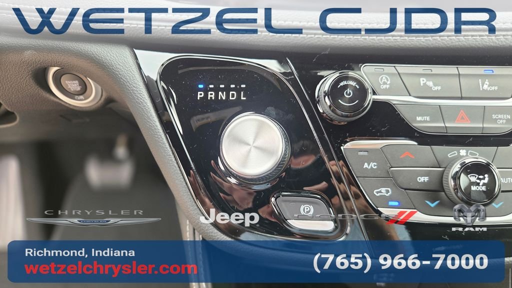 New 2027 Red Hot Pearl-Coat Exterior Paint Chrysler Limited image 28