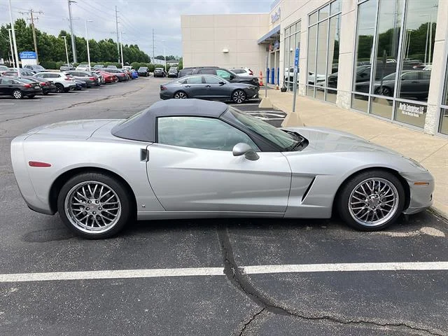 Used 2007 Machine Silver Metallic Chevrolet Base image 2