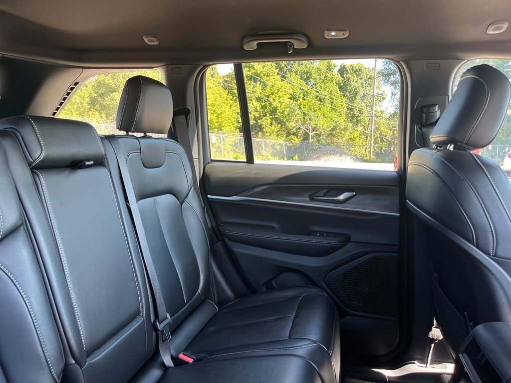 Used 2024 Gray Metallic Jeep Limited image 39