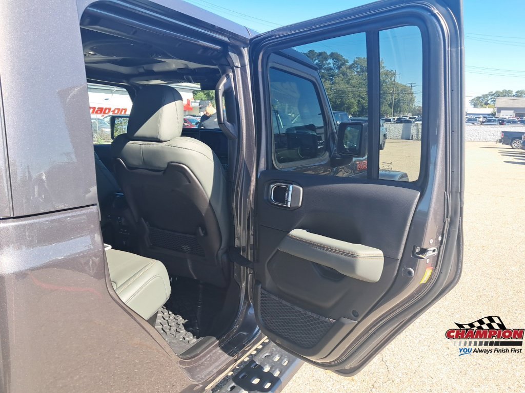 Used 2025 Gray Jeep Mojave image 15