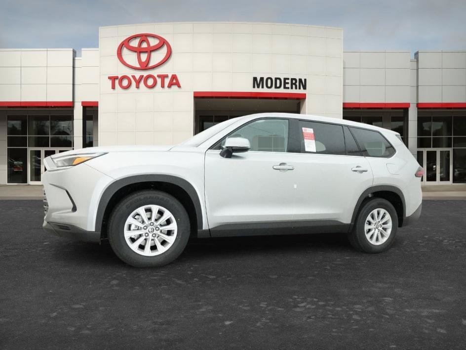 New 2026 Celestial Silver M Toyota Hybrid XLE image 4