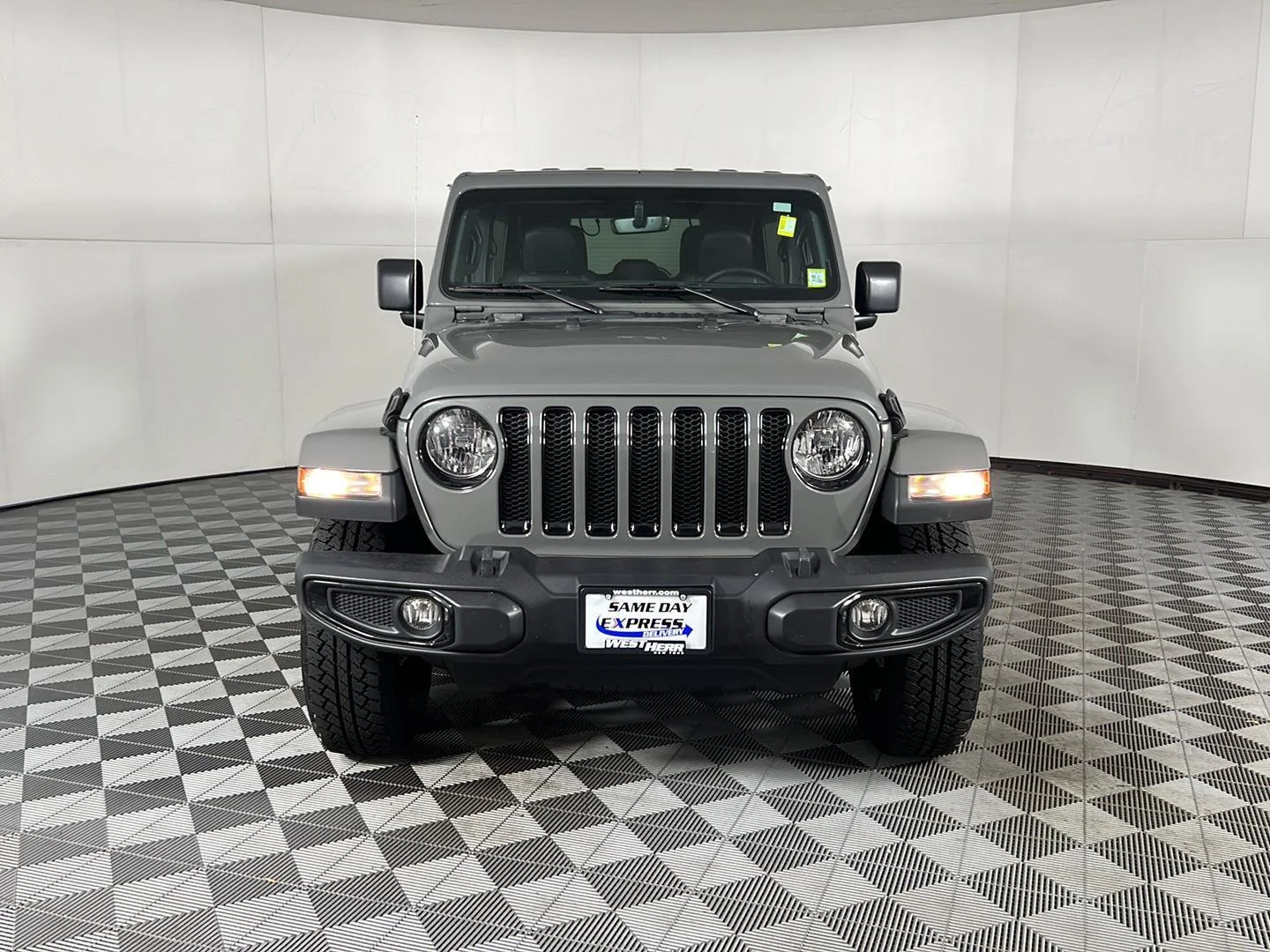 Used 2023 Sting-Gray Clearcoat Jeep Altitude image 25