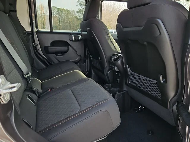 New 2026 Granite Crystal Metallic Clearcoat Jeep Mojave image 11
