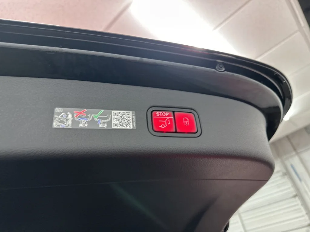 Used 2026 Black Mercedes-Benz GLC 300 image 24