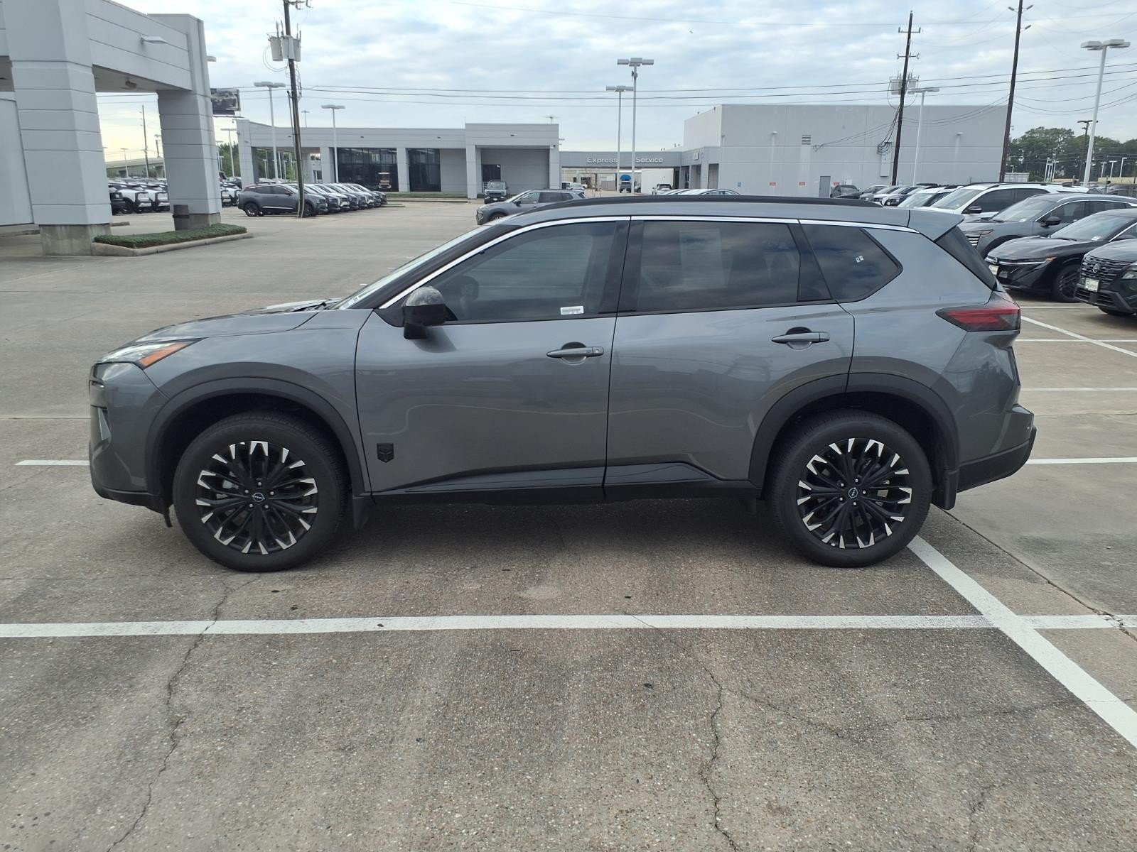 2026 Nissan Rogue photo 11 of 27