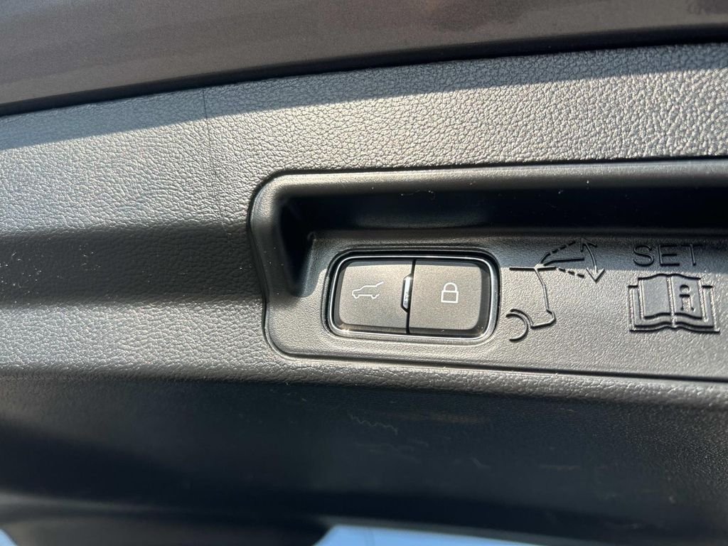Certified Used 2022 Gray Metallic Ford XLT image 21