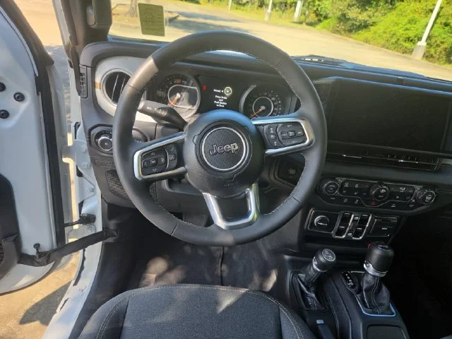 Used 2026 White Jeep Sahara image 15