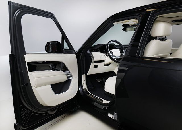 New 2026 Carpathian Grey Land Rover SE image 24