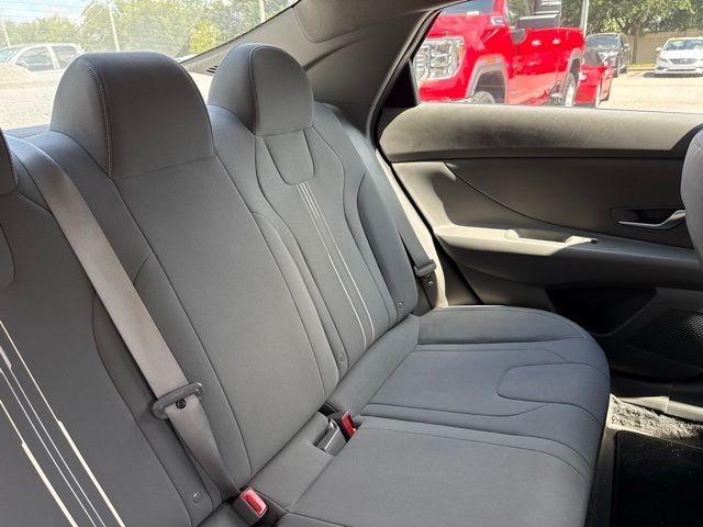 Used 2023 Silver Hyundai SEL image 9
