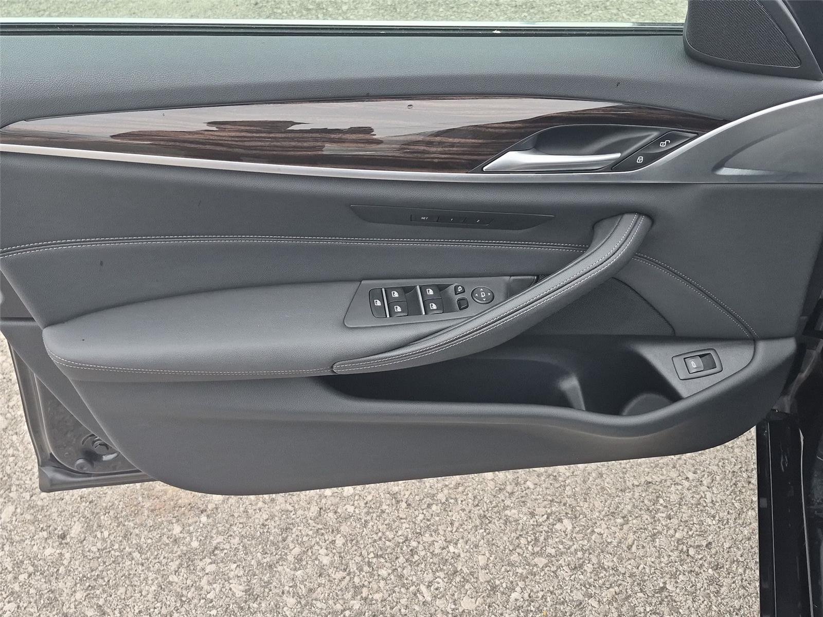 Used 2023 Black Sapphire Metallic BMW xDrive image 15