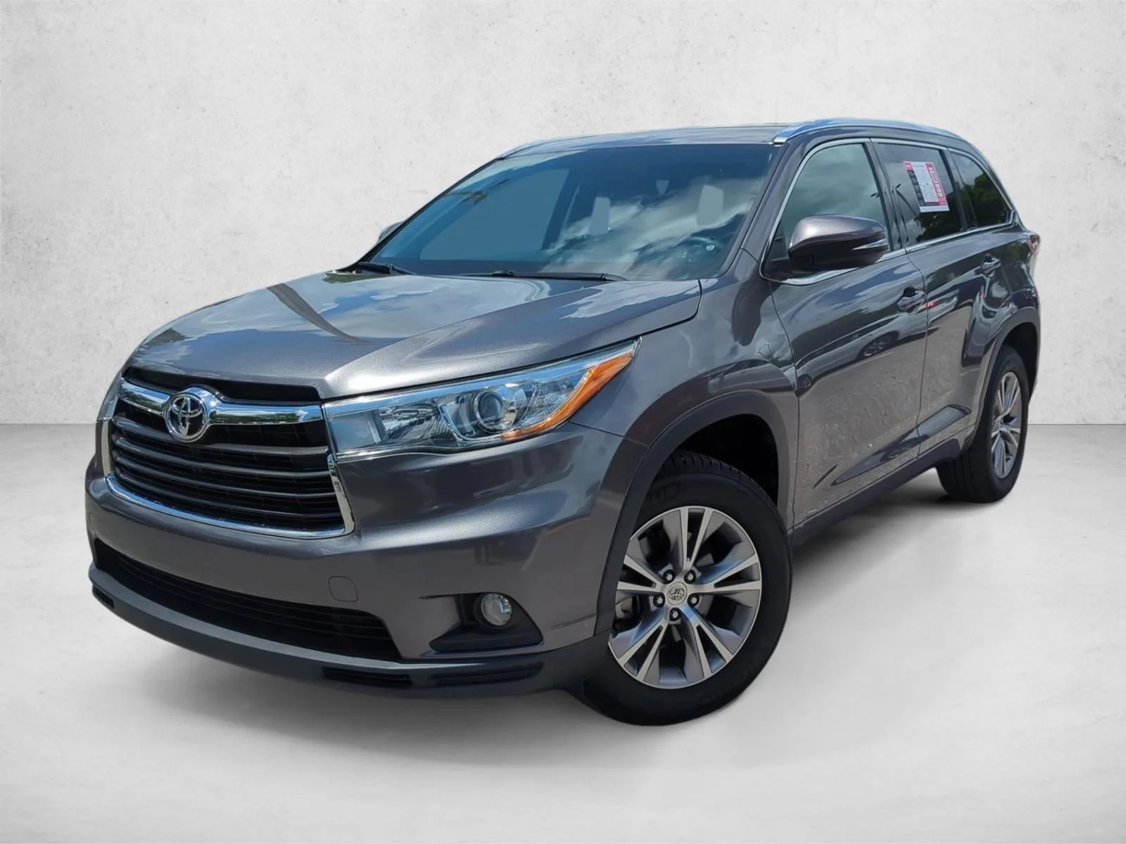 Used 2015 Predawn Gray Mica Toyota XLE image 1