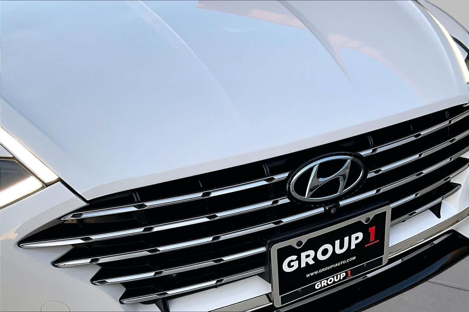 Used 2021 Hyper White Hyundai Limited image 25