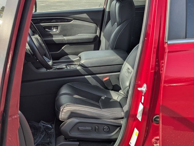Used 2025 Radiant Red Metallic II Honda EX-L image 10