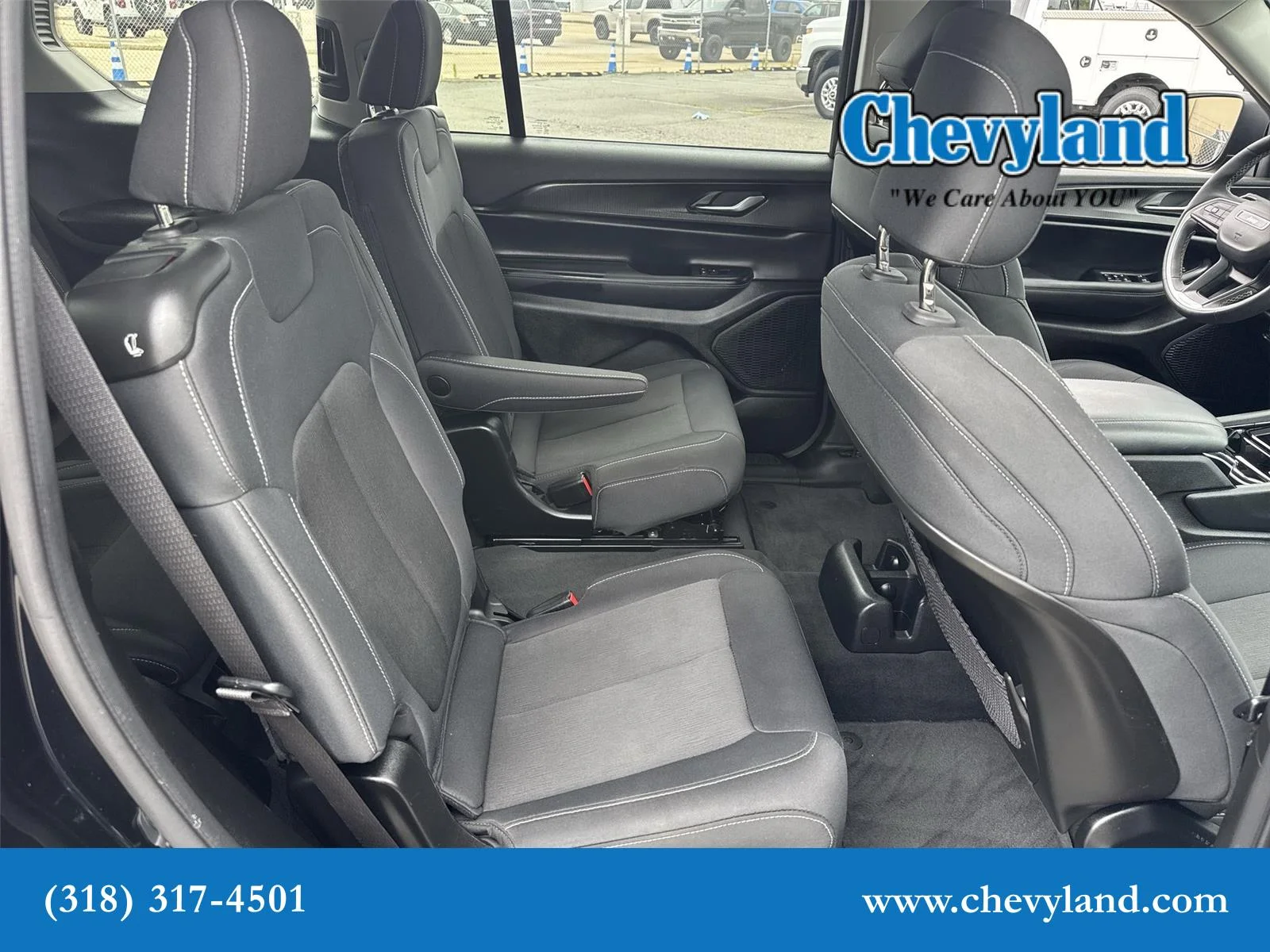 Used 2023 Diamond Black Crystal Pearlcoat Jeep Laredo image 26