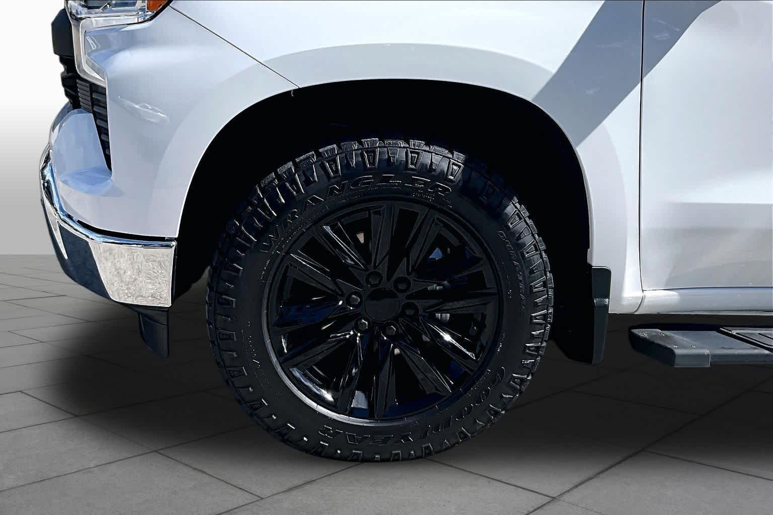 Used 2023 Summit White Chevrolet LT image 11