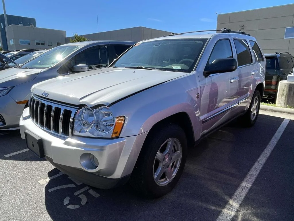 Used 2006 Bright Silver Metallic Clearcoat Jeep Limited image 2