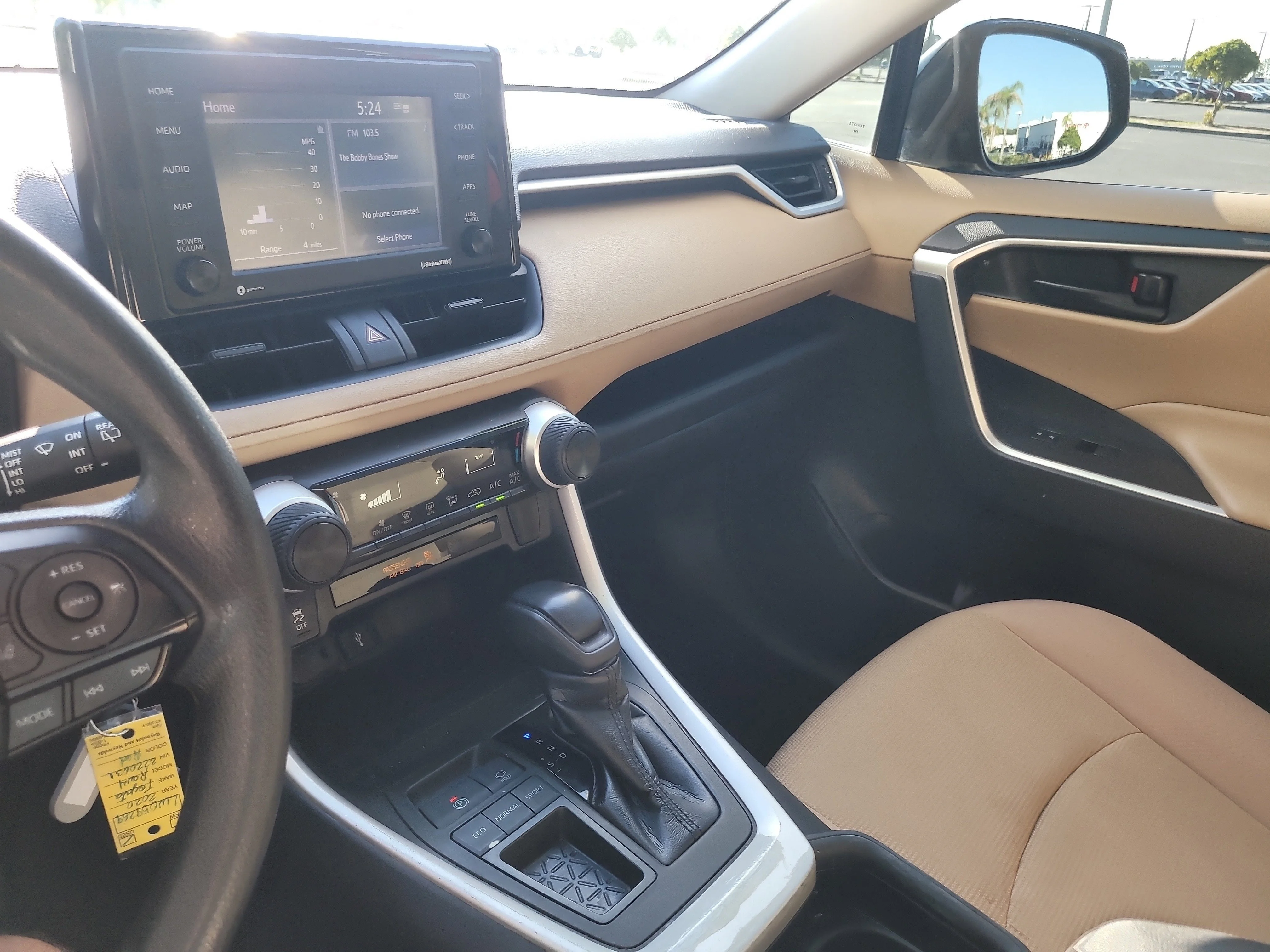 Used 2020 Pearl Toyota LE image 19