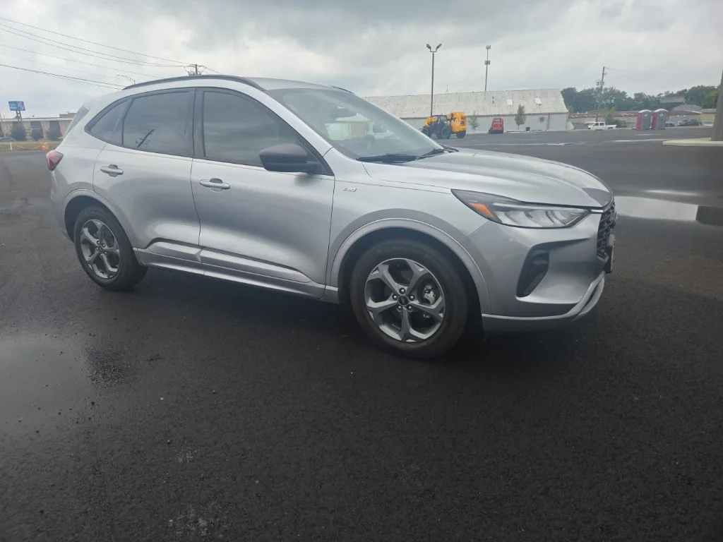 Used 2023 Silver Ford ST-Line image 17