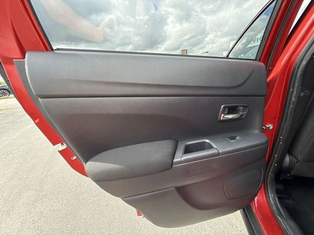 Used 2016  Mitsubishi ES image 20