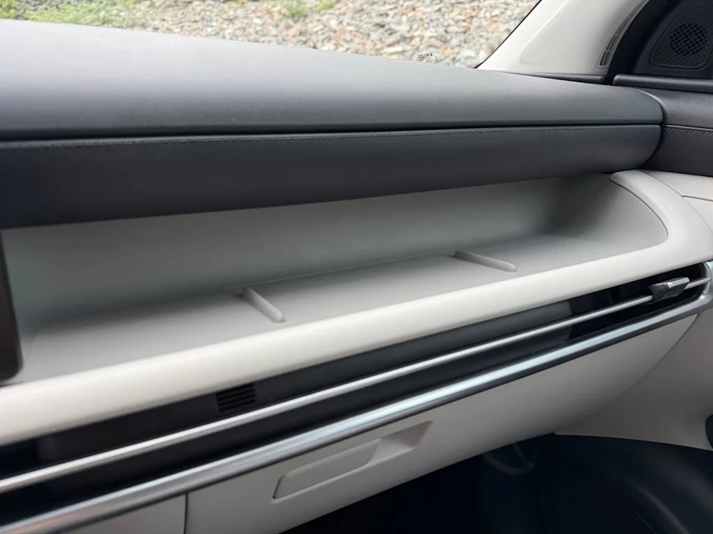 Used 2025 Silver Hyundai SE image 12