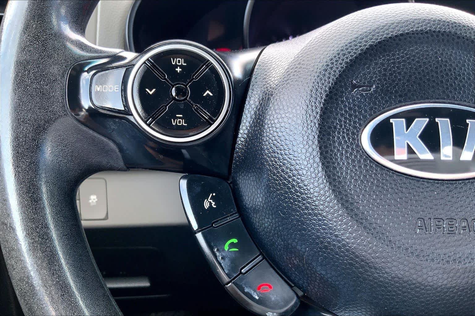 Used 2014 Titanium Gray Kia Base image 24