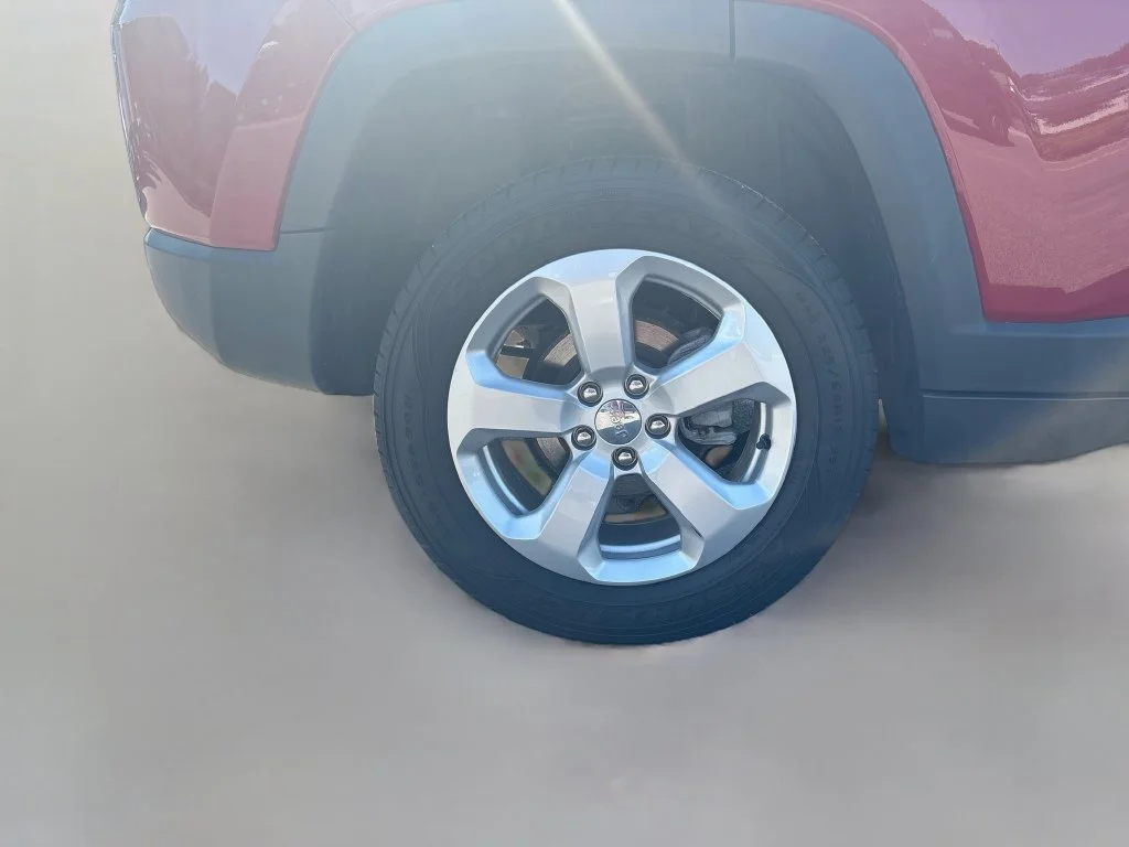 Used 2019 Red Jeep Latitude image 13
