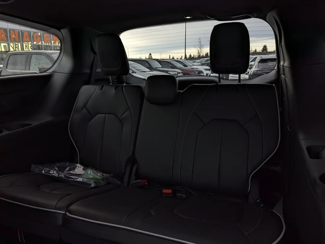 New 2026 Black Chrysler Limited - - AWD - 360 Camera - Vented Seats - AWD System - Remote Start & More! image 33