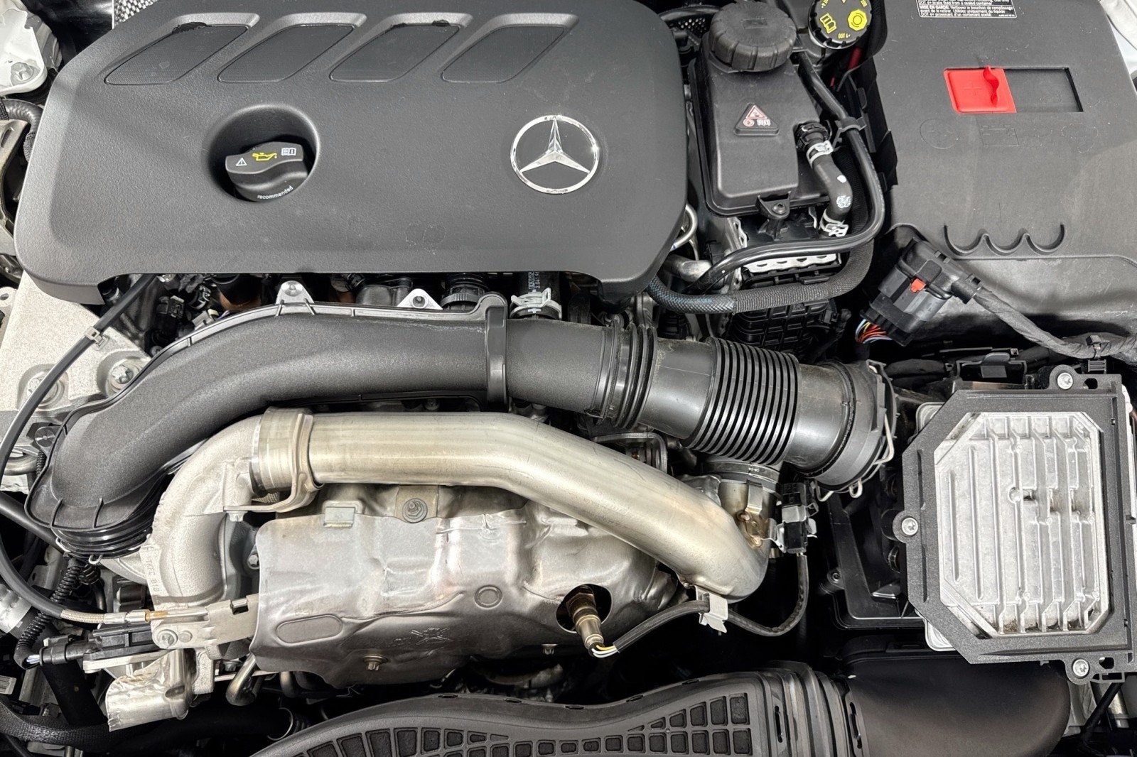 Certified Used 2026 Polar White Mercedes-Benz GLB 250 4MATIC® SUV image 29