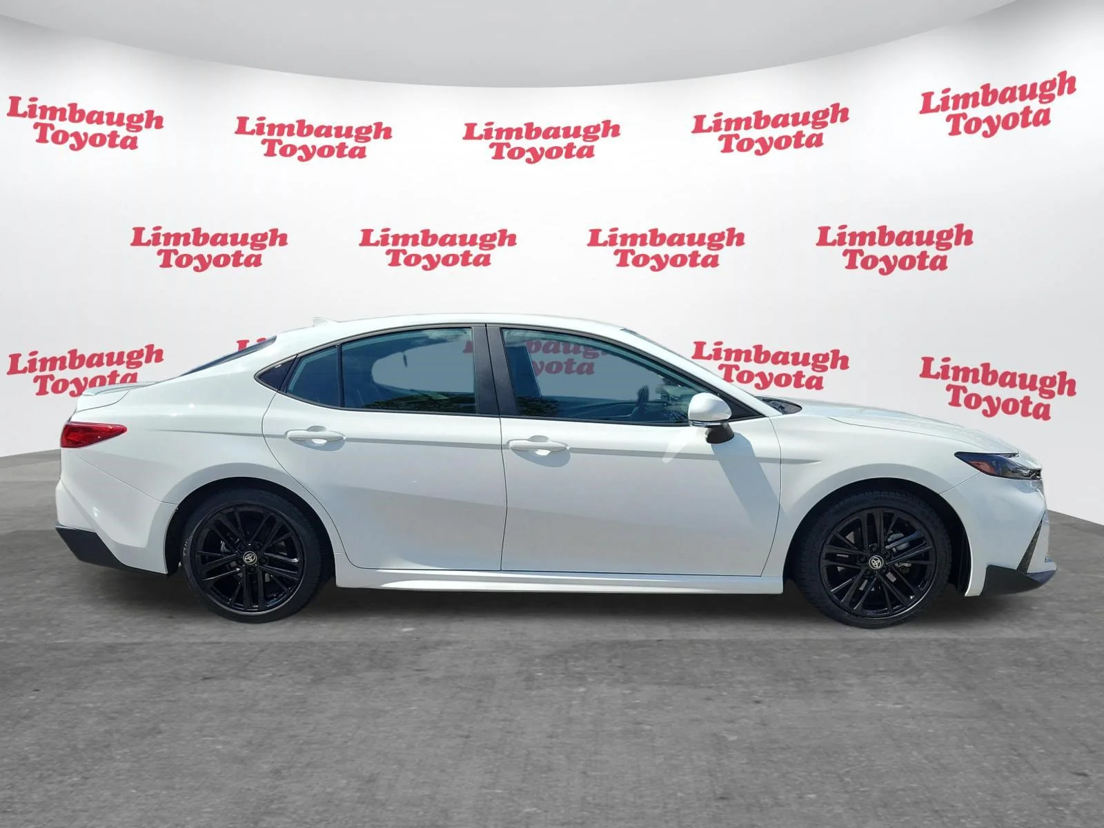 Used 2025 Ice Cap Toyota SE image 23