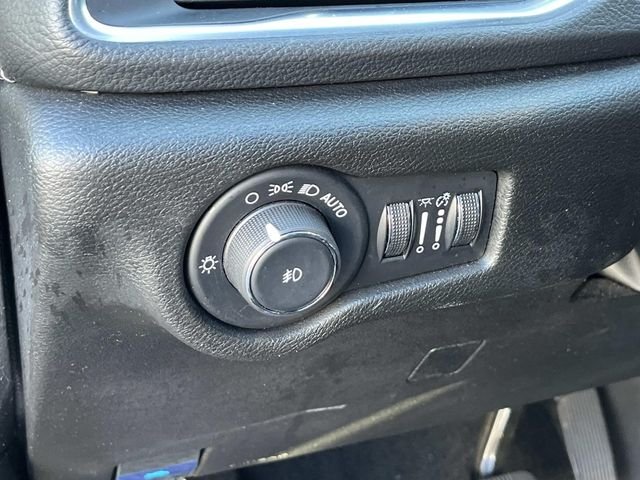Used 2025 Black Chrysler Limited image 29