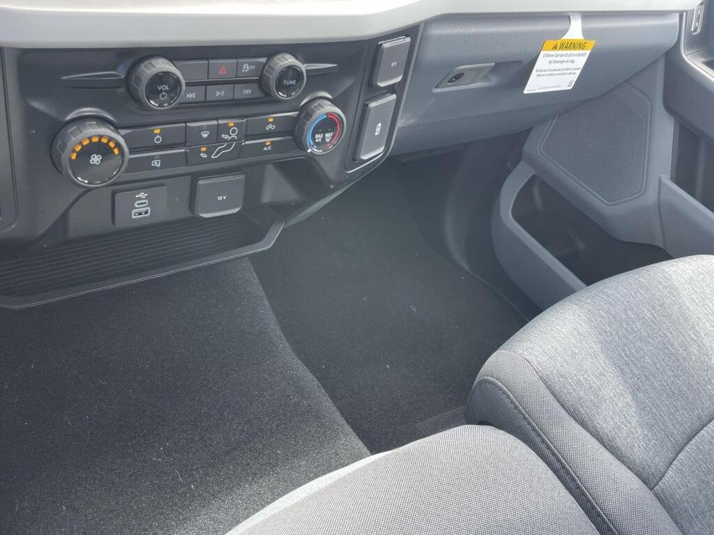 New 2026 Oxford White Ford XL image 25