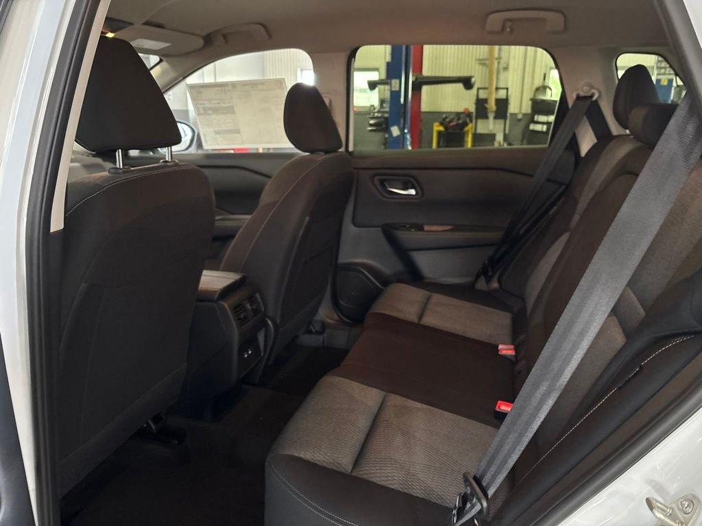 2026 Nissan Rogue SV - Photo 13