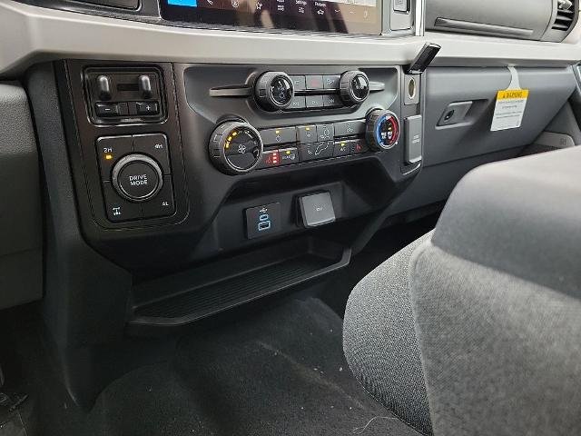 New 2026 Oxford White Ford F-250® XLT image 25