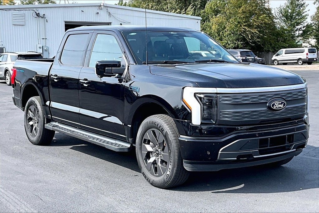 Used 2025 Black Metallic Ford Lariat image 1