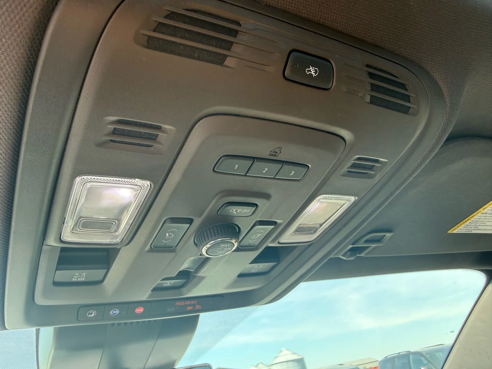 Used 2024 White Frost Tricoat GMC Denali image 28