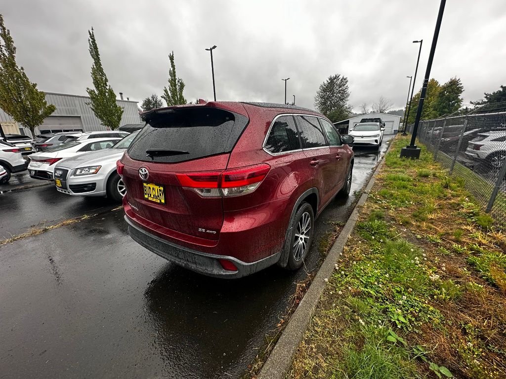 Used 2018 Red Toyota SE image 7
