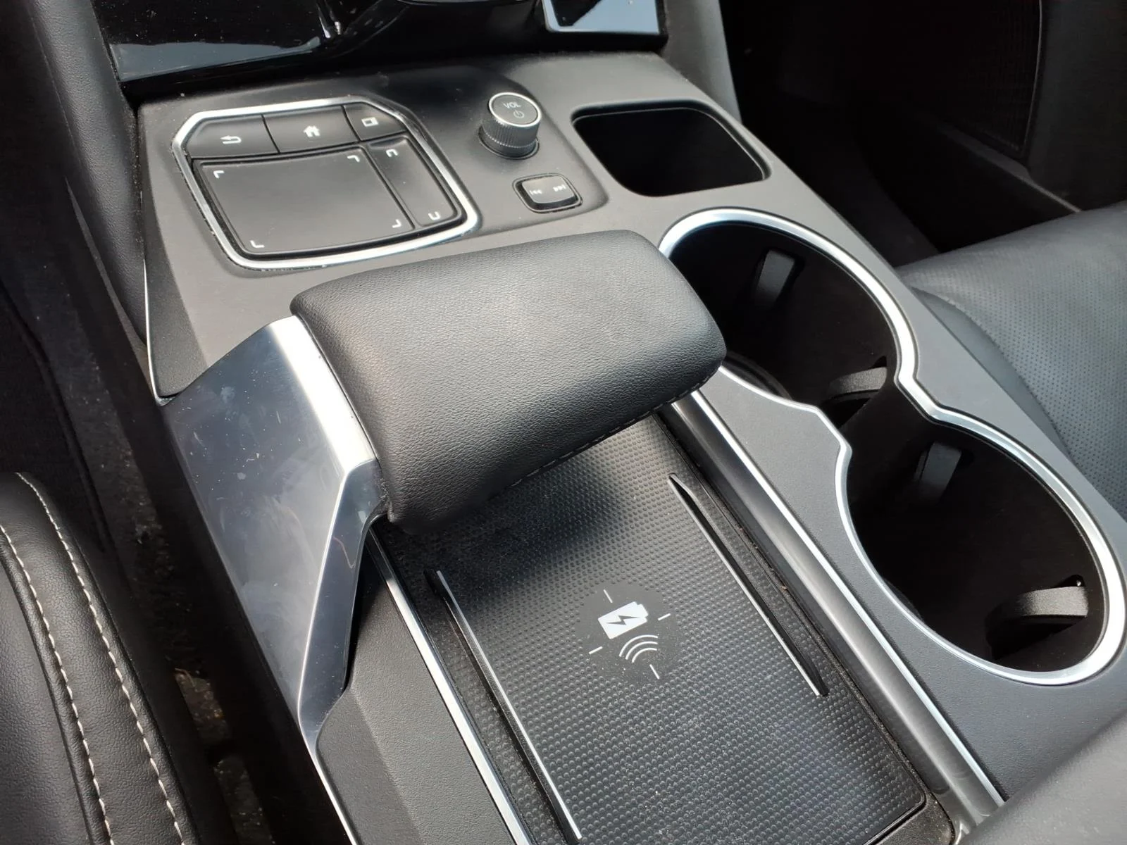 Used 2024 Liquid Carbon Metallic Acura SH-AWD TECH image 21