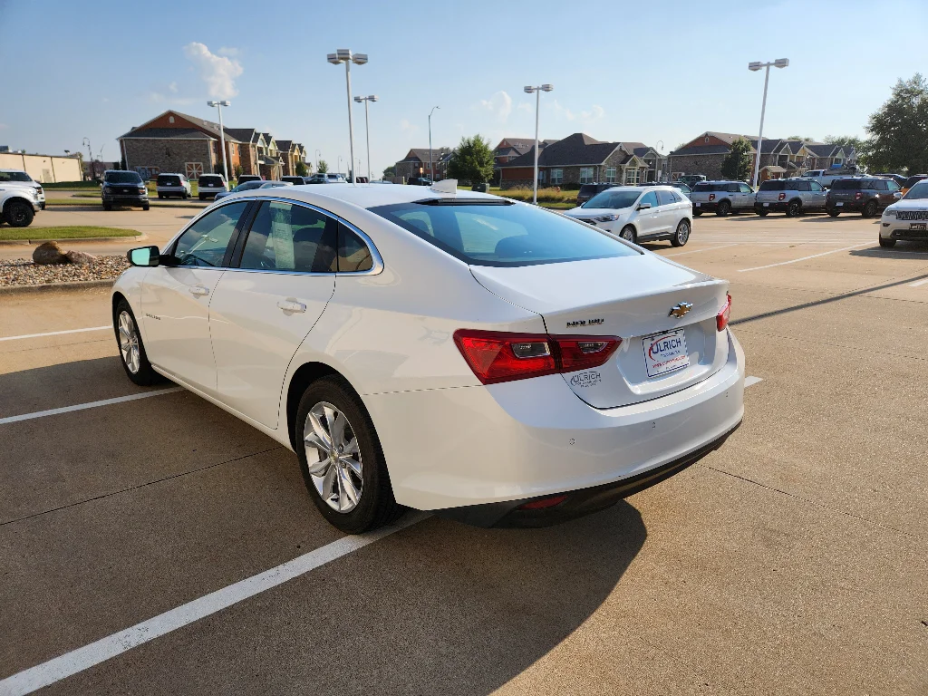 Used 2024 Summit White Chevrolet LT image 5