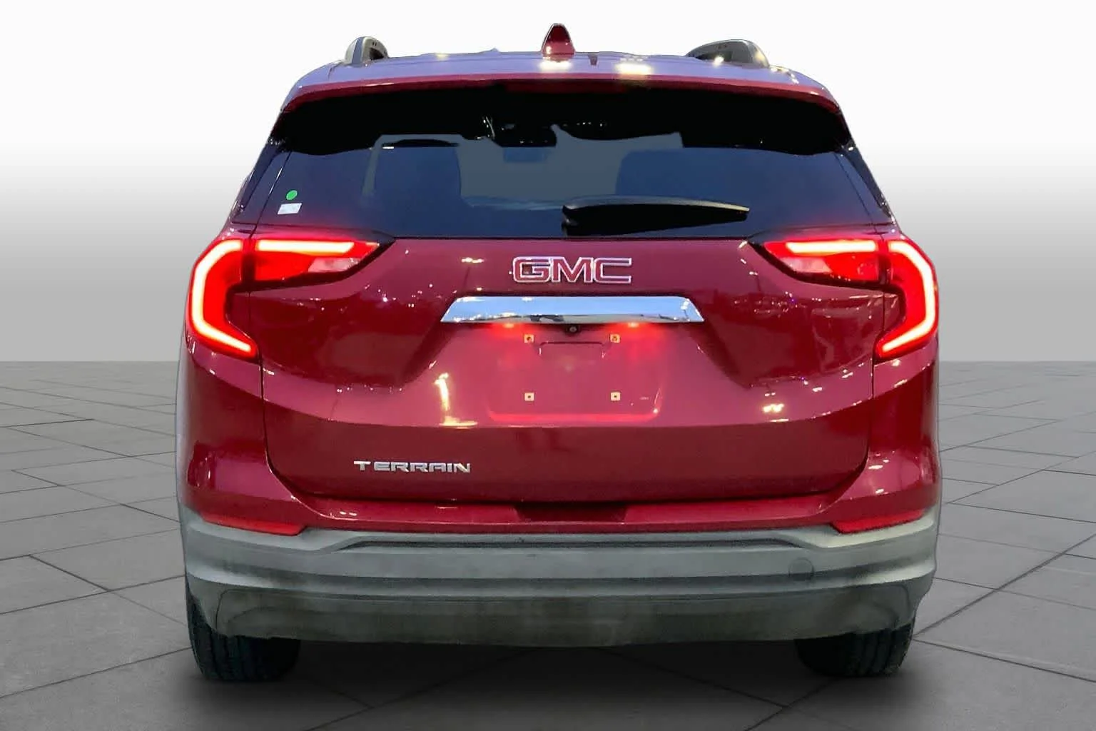 Used 2019 Red Quartz Tintcoat GMC SLE image 5