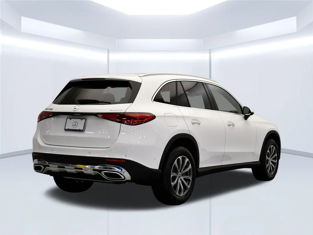 Certified Used 2026 Polar White Mercedes-Benz GLC 300 image 5
