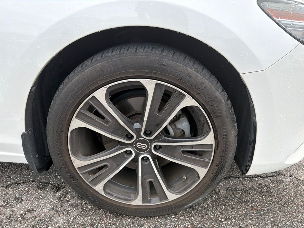 Used 2020 White Mazda Signature image 24
