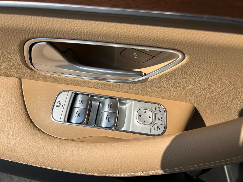 New 2026 MANUFAKTUR Ireland Mid Green Metallic Mercedes-Benz GLS 450 image 49