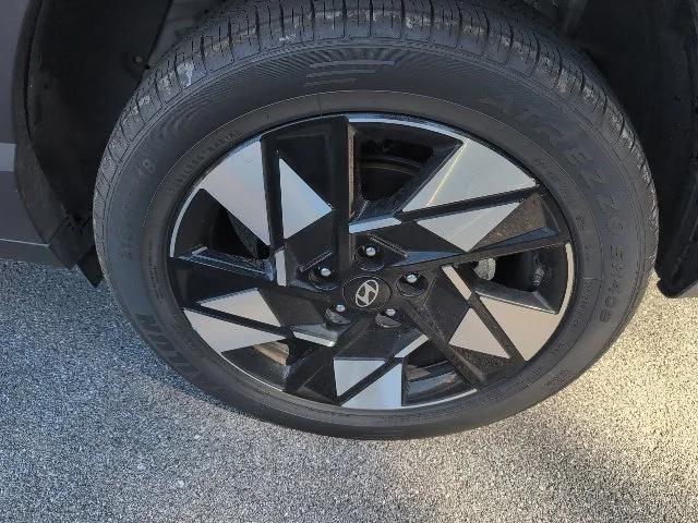 Used 2025 Gray Hyundai SEL image 6